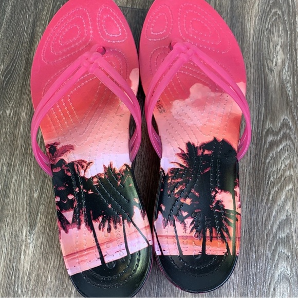 Crocs Isabella 204196 Jelly Pink Black Palm Trees Flip Flops Womens Size 7 - Picture 1 of 8